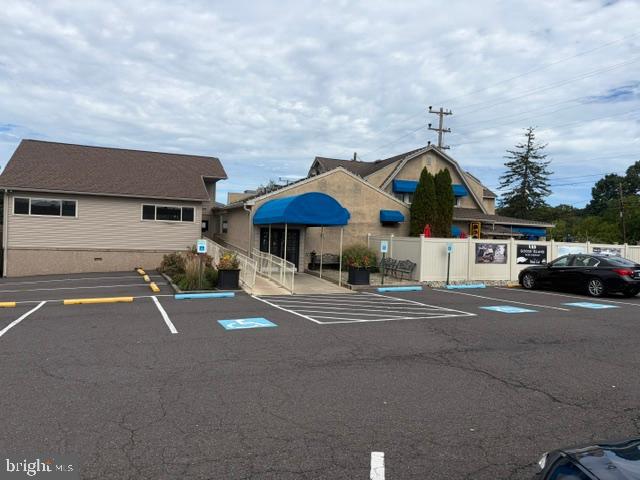 750 West Blvd — photo