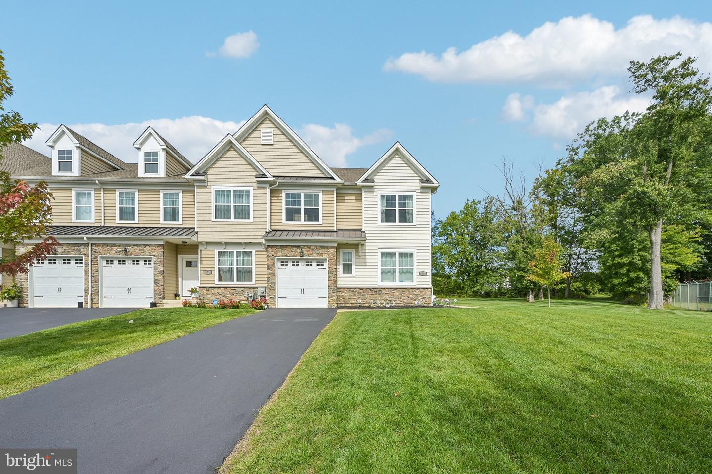 8 Ella Cir — photo