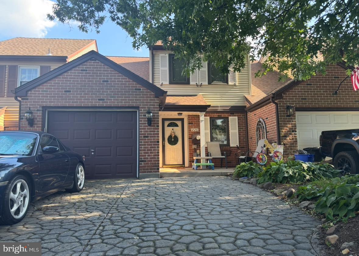 226 Farleigh Ct — photo