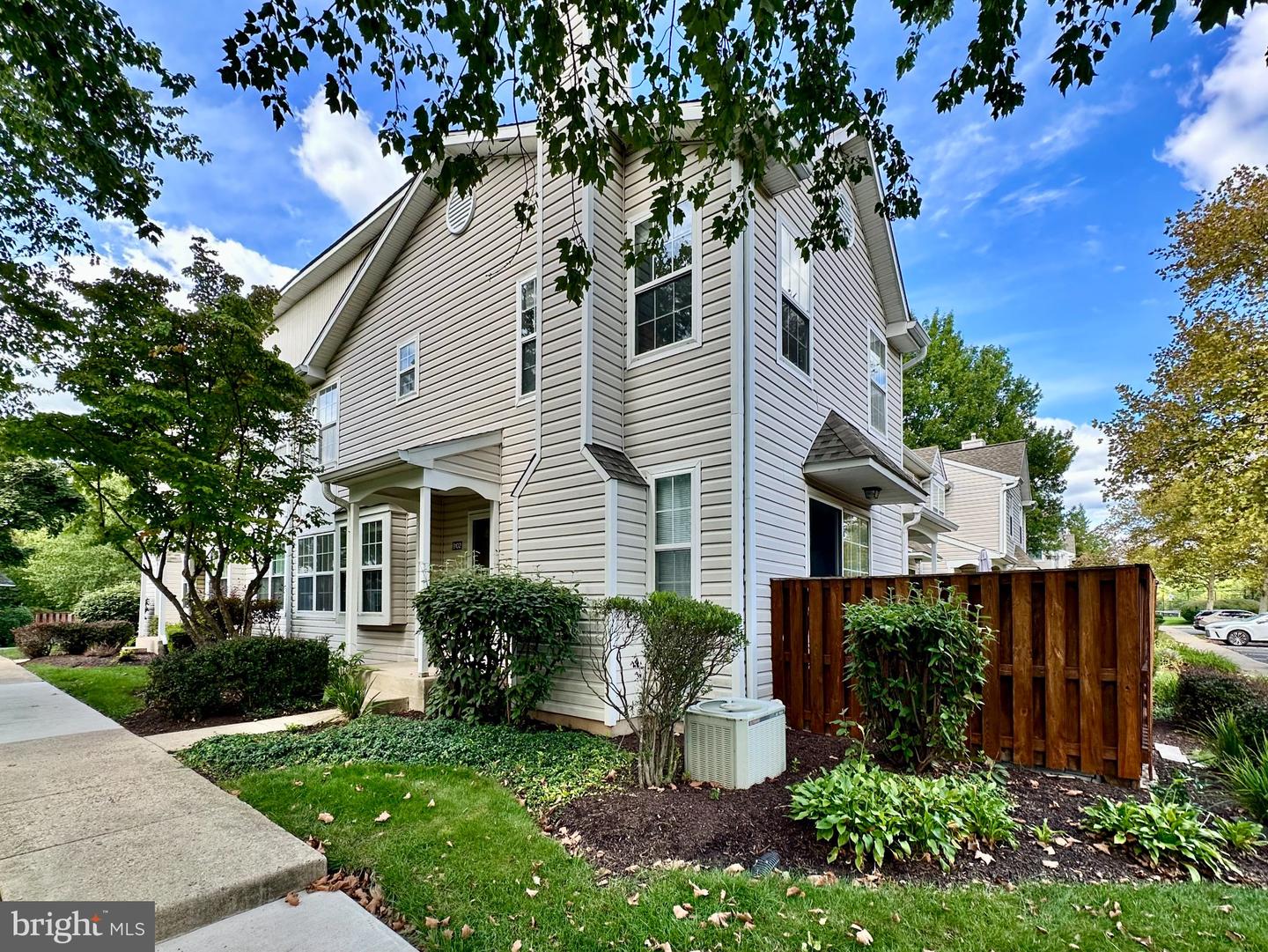 9102 Sheffield Dr — photo
