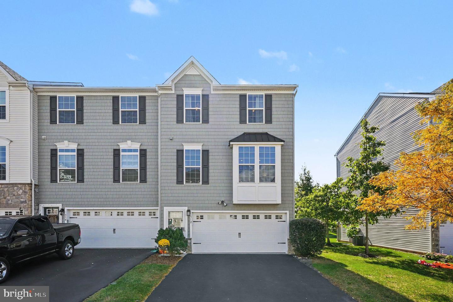 312 Pin Oak Ln — photo