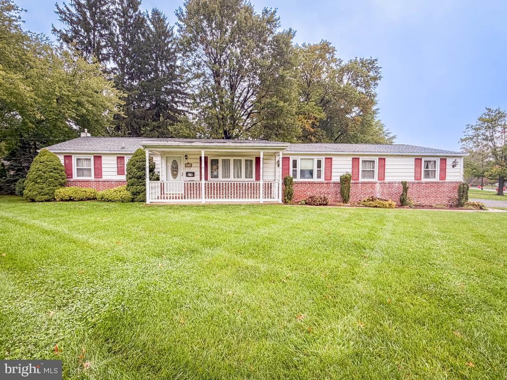 678 Clifford St — photo