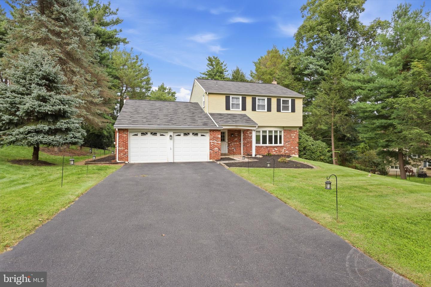 201 Creekwood Dr — photo