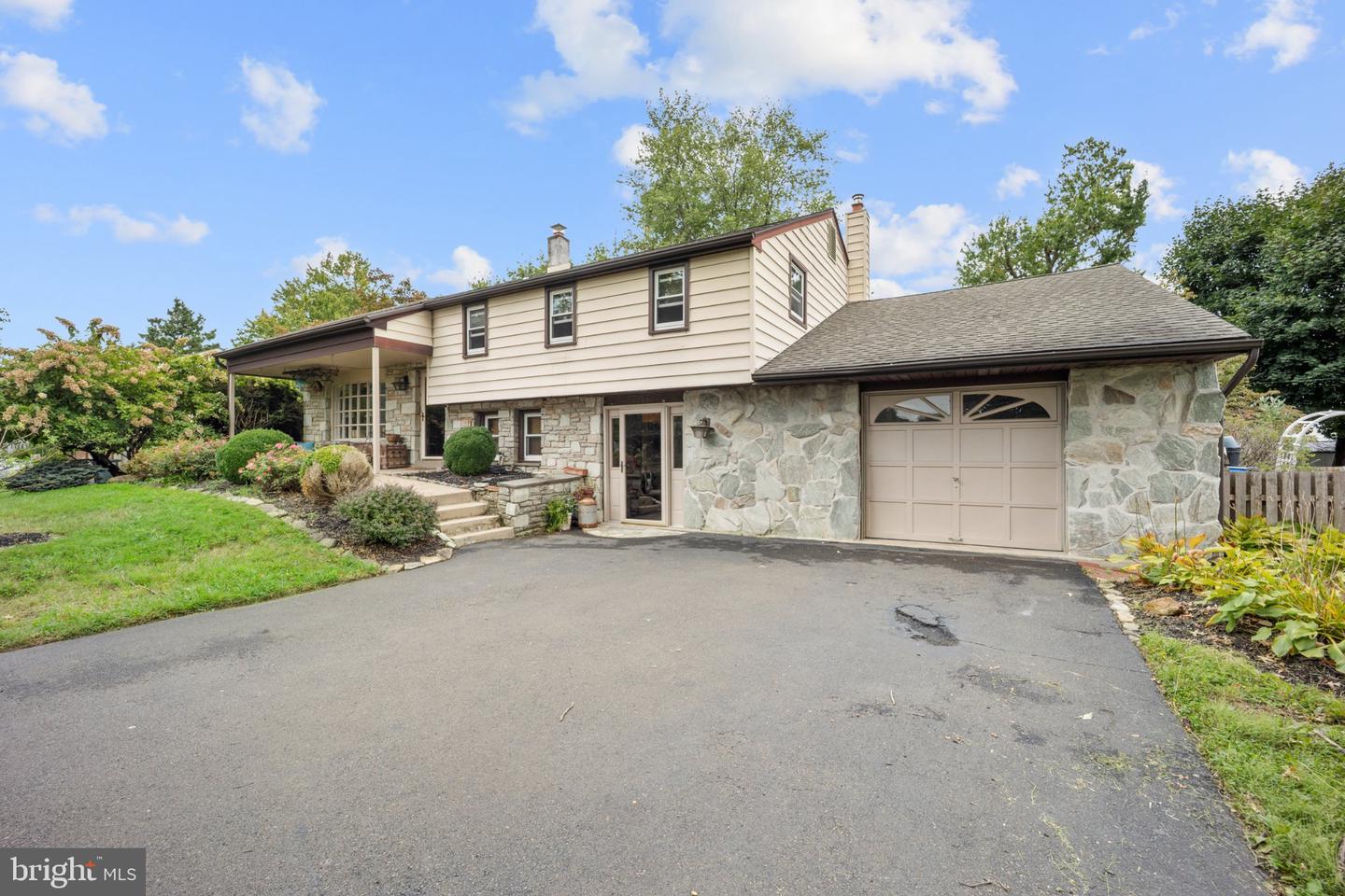 1043 Davisville Rd — photo