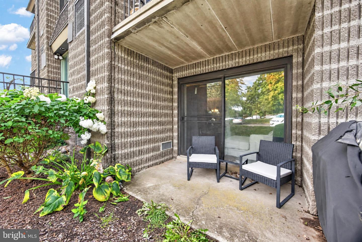 267 E Village Rd — photo