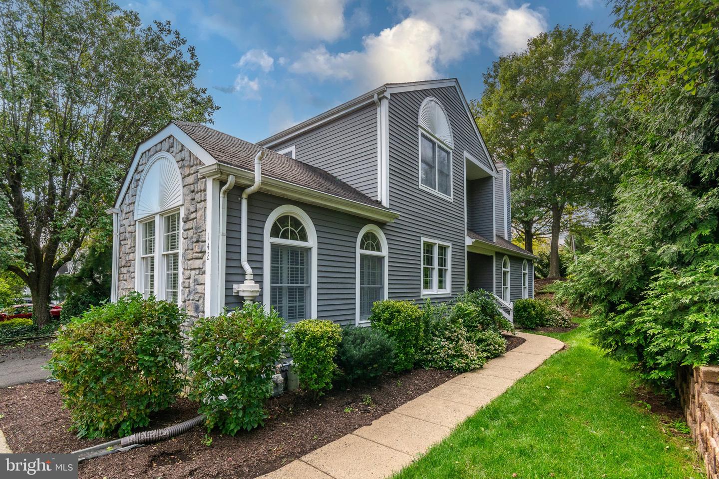 142 Summerhill Ct — photo