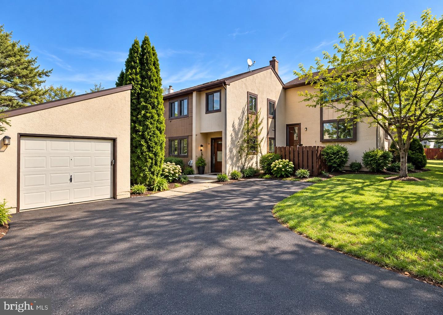 110 Palace Ct — photo