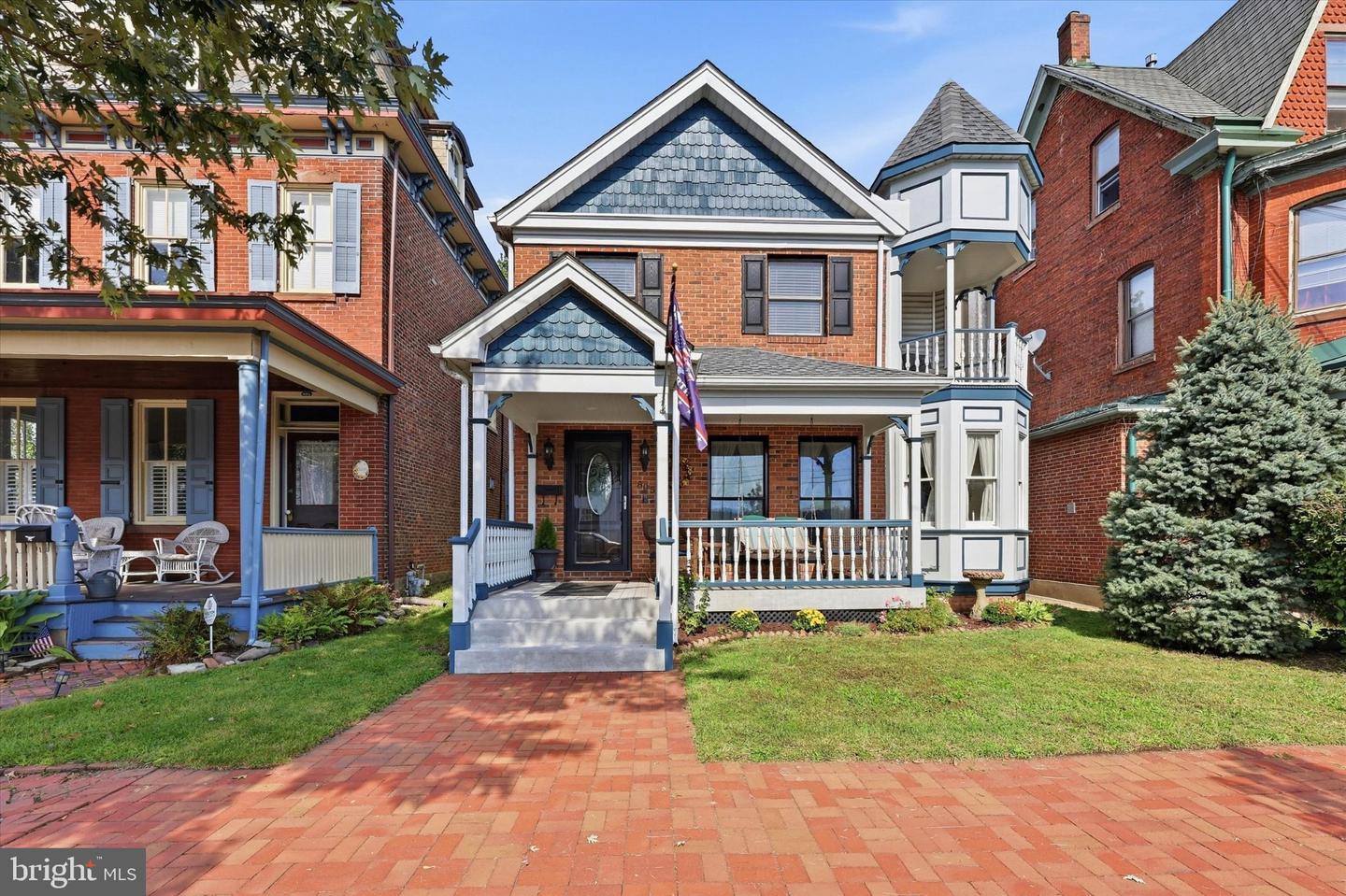 805 Radcliffe St — photo
