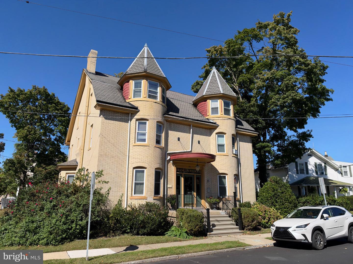185 W Court St #3 — photo