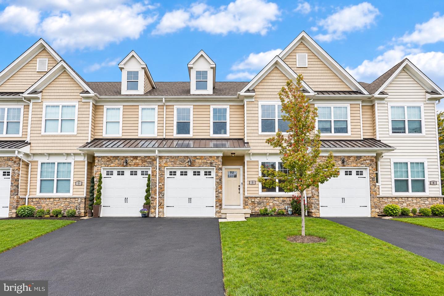 3 Ella Cir — photo