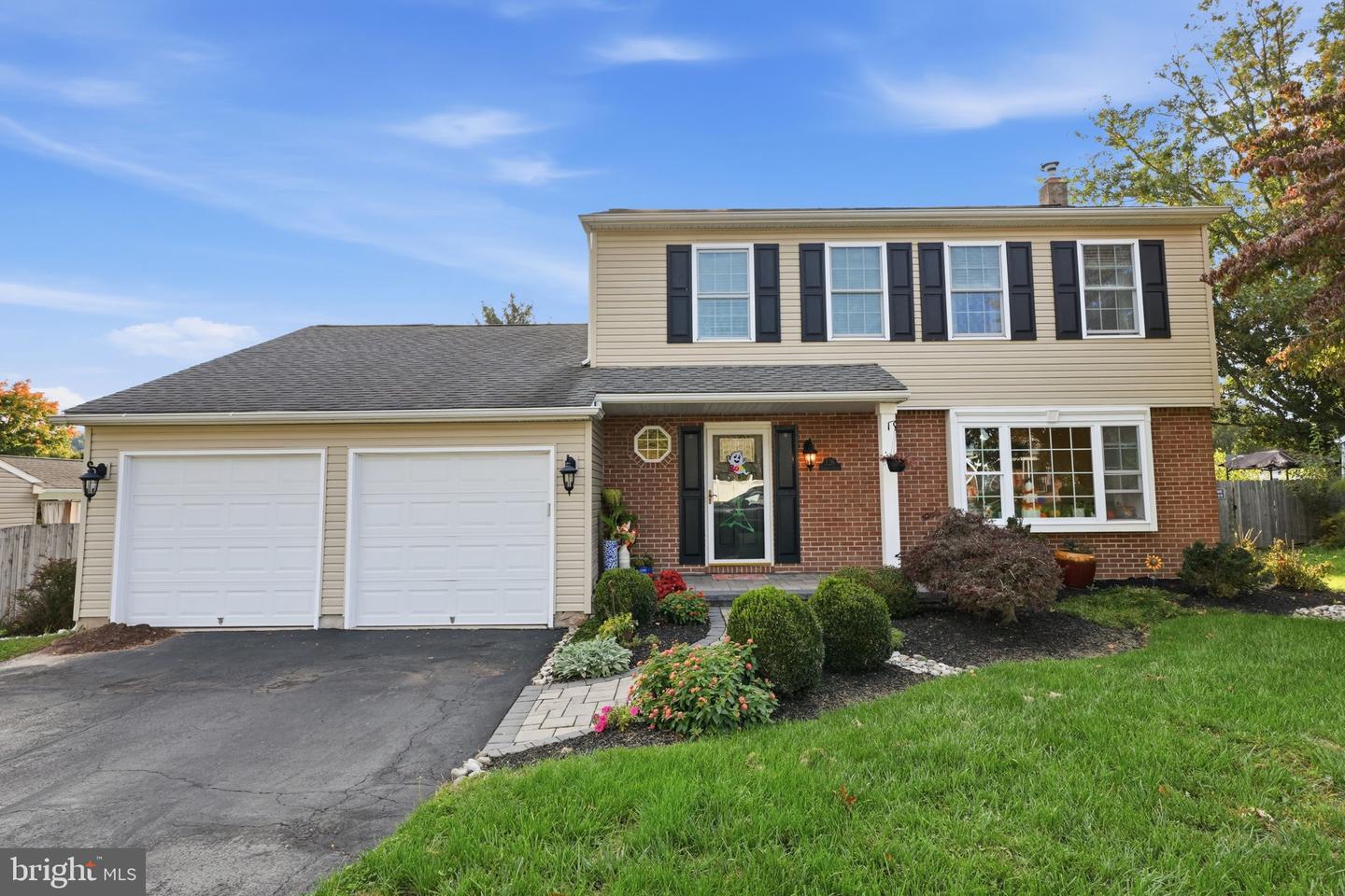 126 Hampton Dr — photo