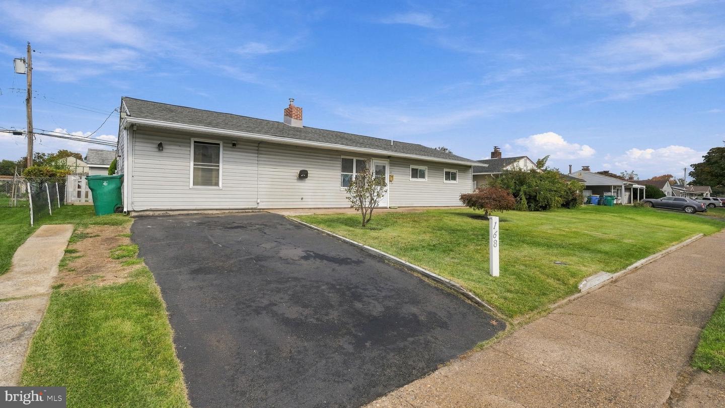 168 Farmbrook Drive, Levittown, PA 19055 — photo 2