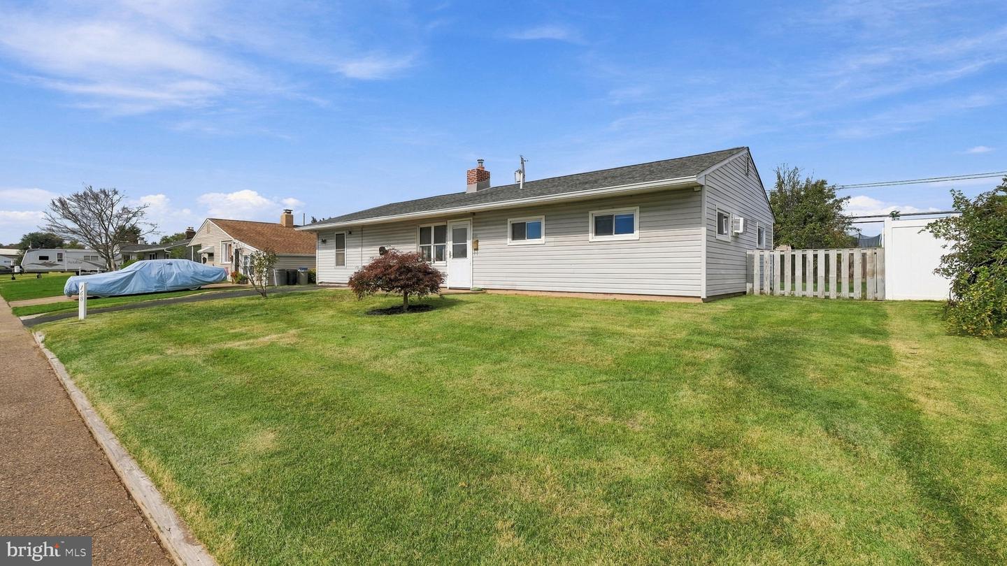 168 Farmbrook Drive, Levittown, PA 19055 — photo 3