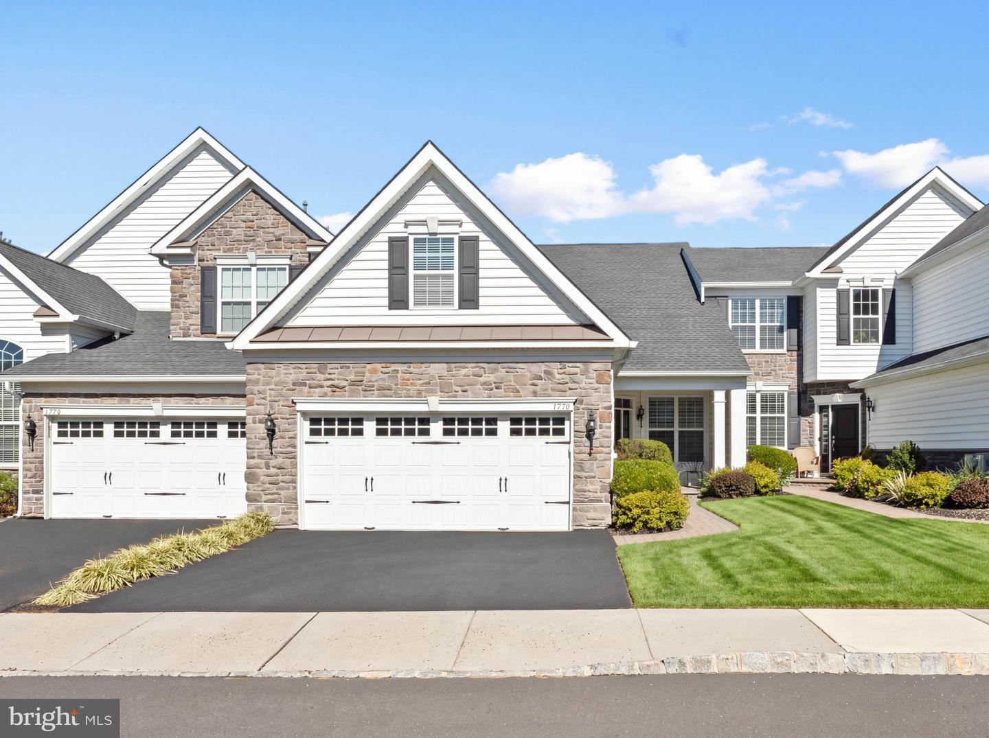 1770 Locust Dr — photo