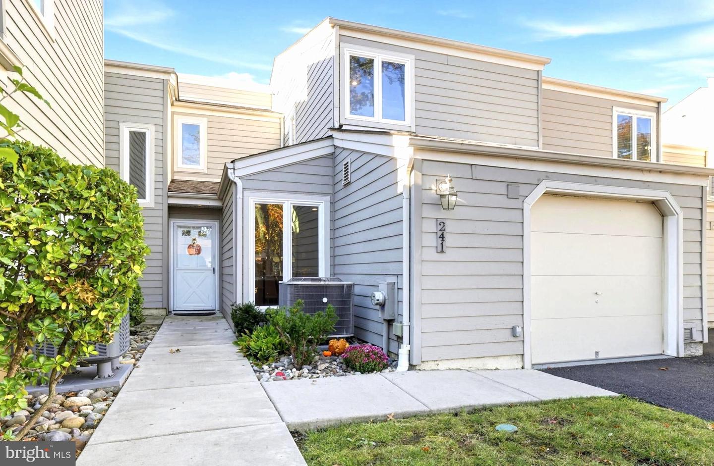 241 Hastings Ct — photo