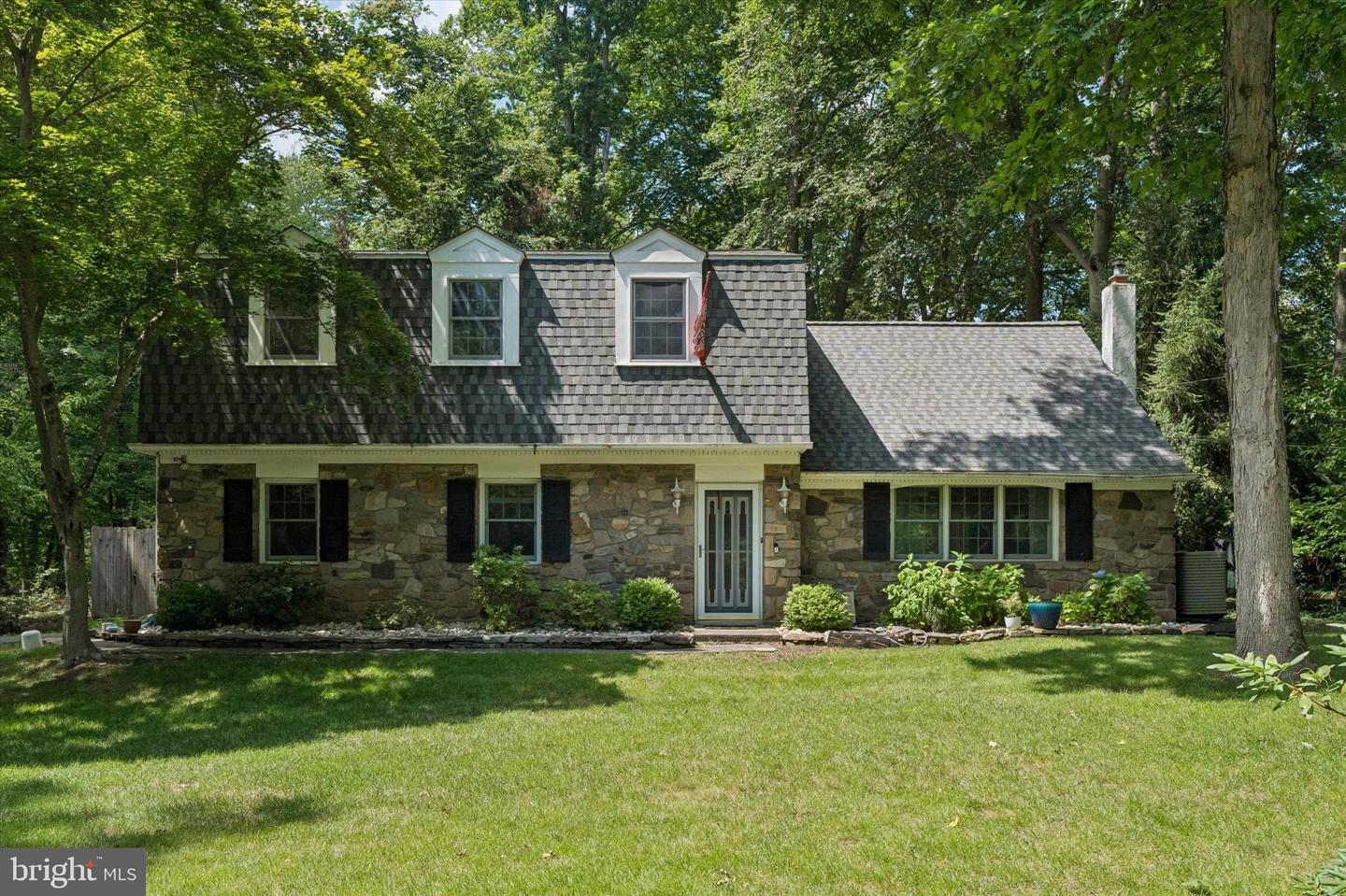 302 W Ferry Rd — photo