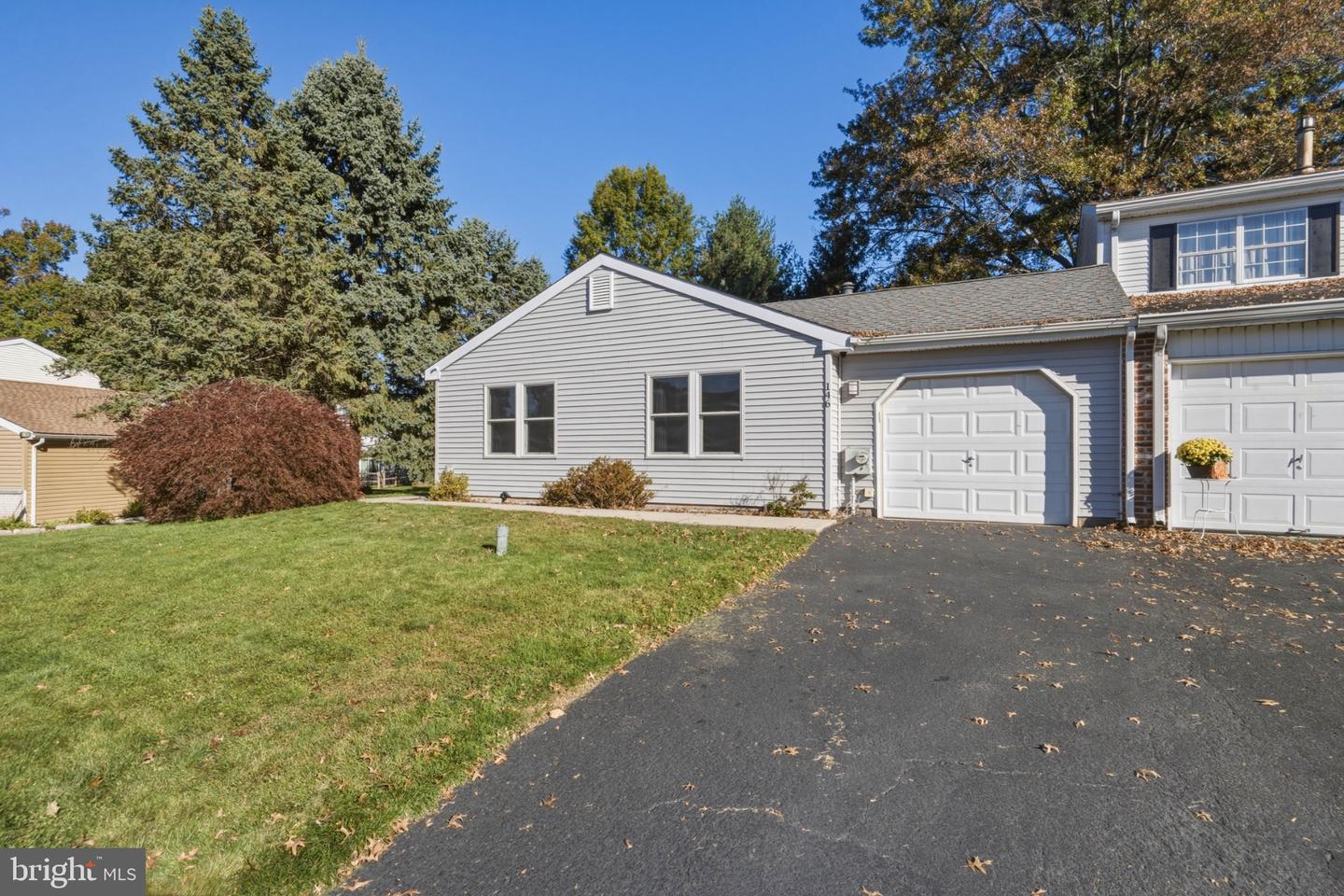 146 Commonwealth Dr — photo