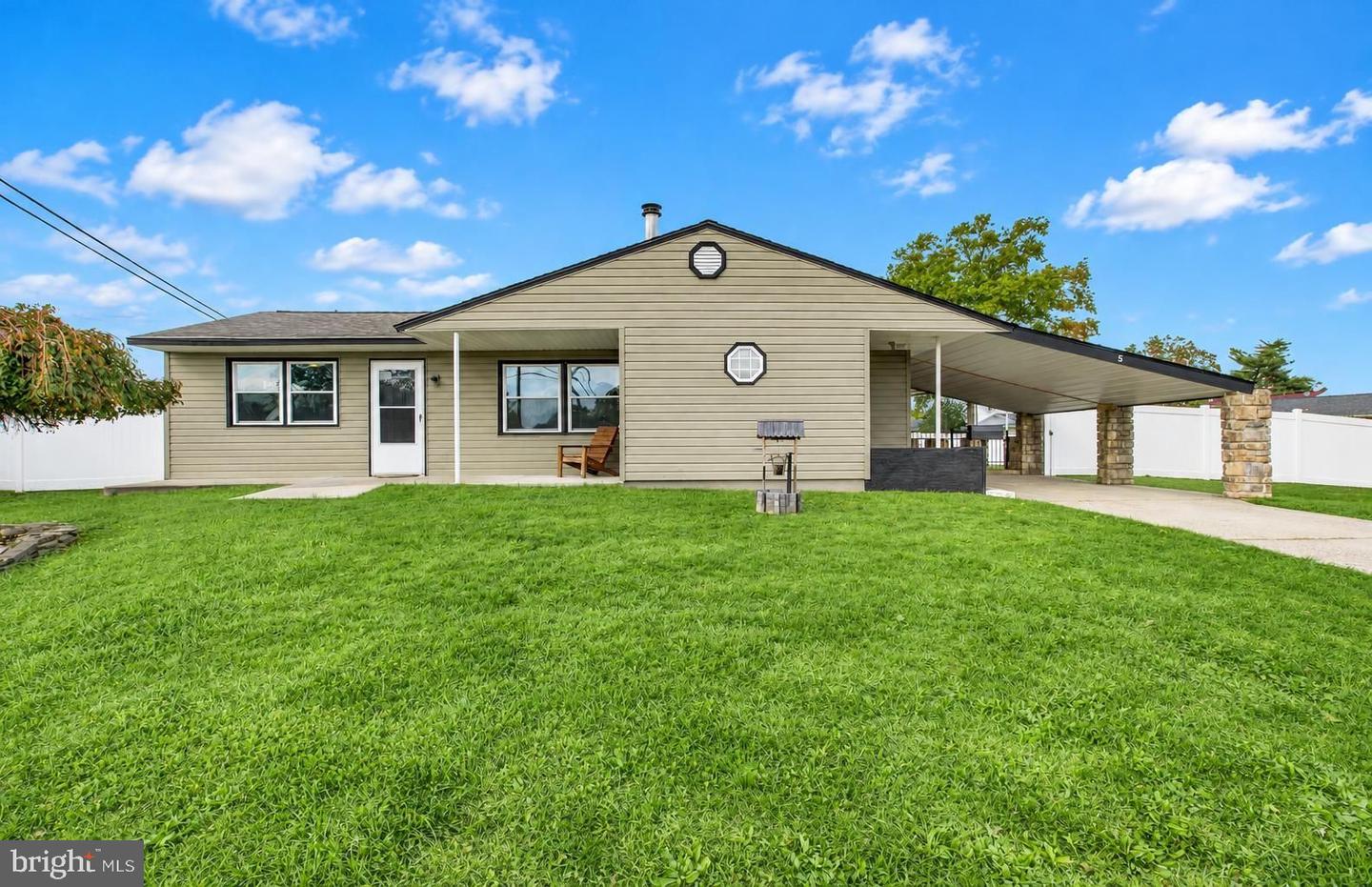 5 Forest Ln — photo
