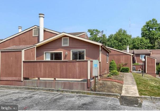 221 Lee Ct — photo