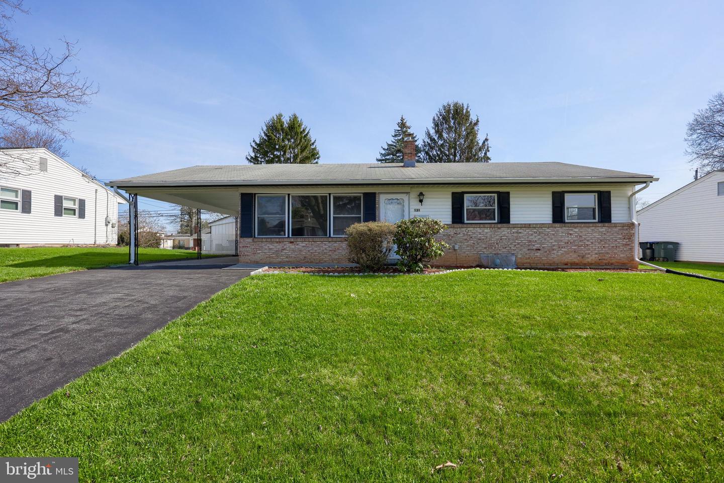 131 Cambridge Dr — photo