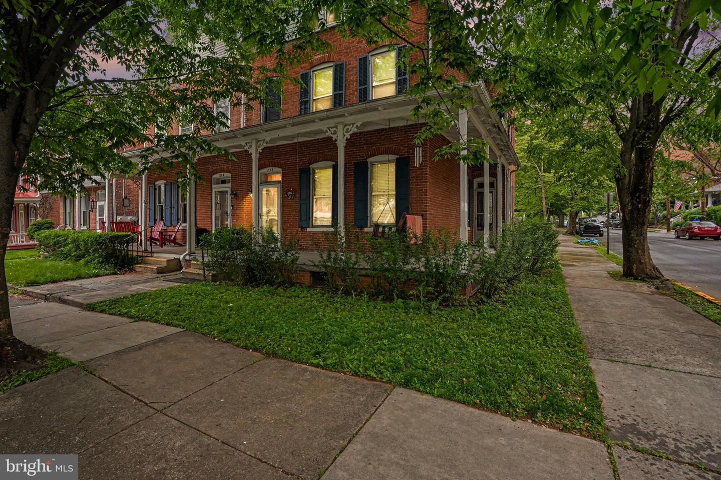 236 S West St — photo