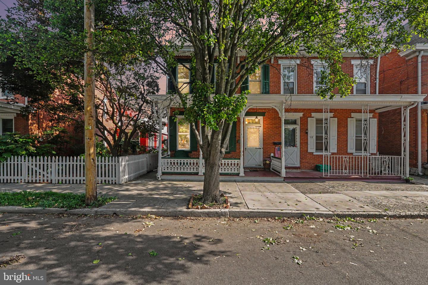 215 Walnut St — photo