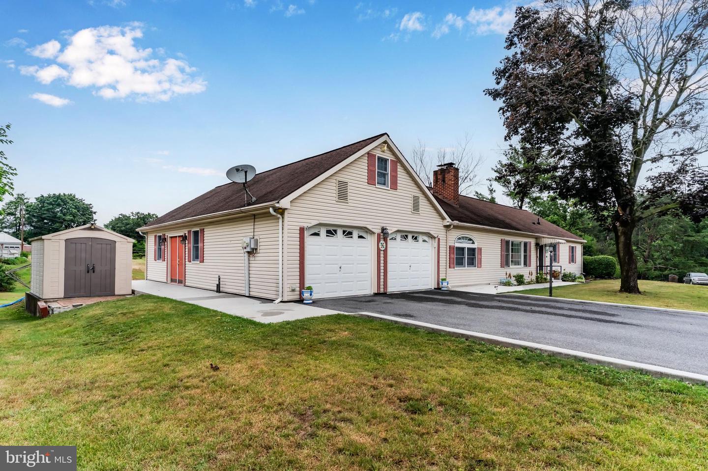 3049 SPRING ROAD, CARLISLE PA 17013 — photo 2
