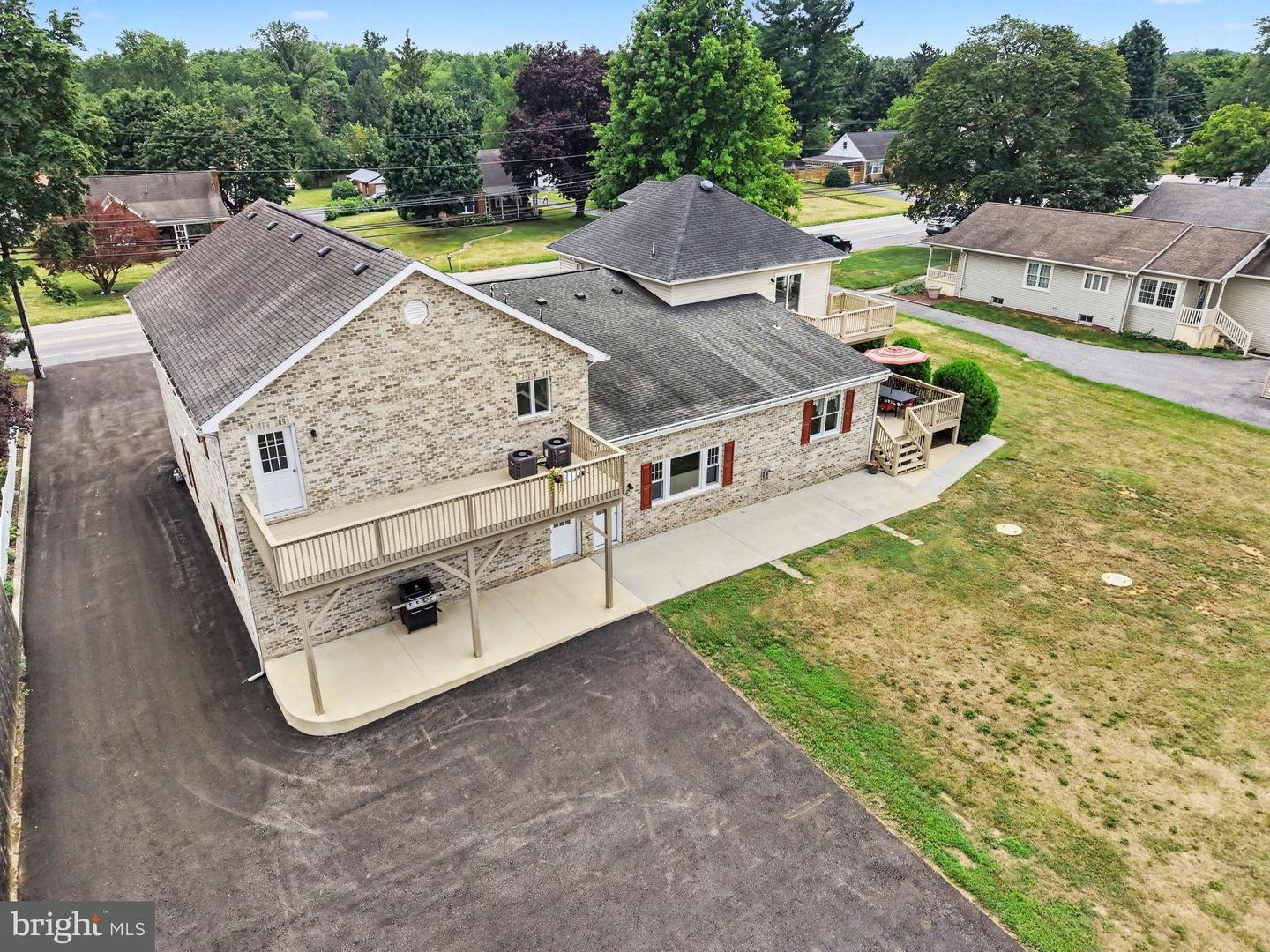 924 W Trindle Road — photo