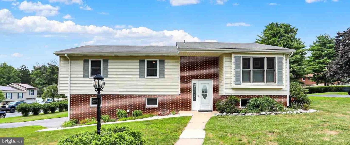 61 Sheraton Drive — photo