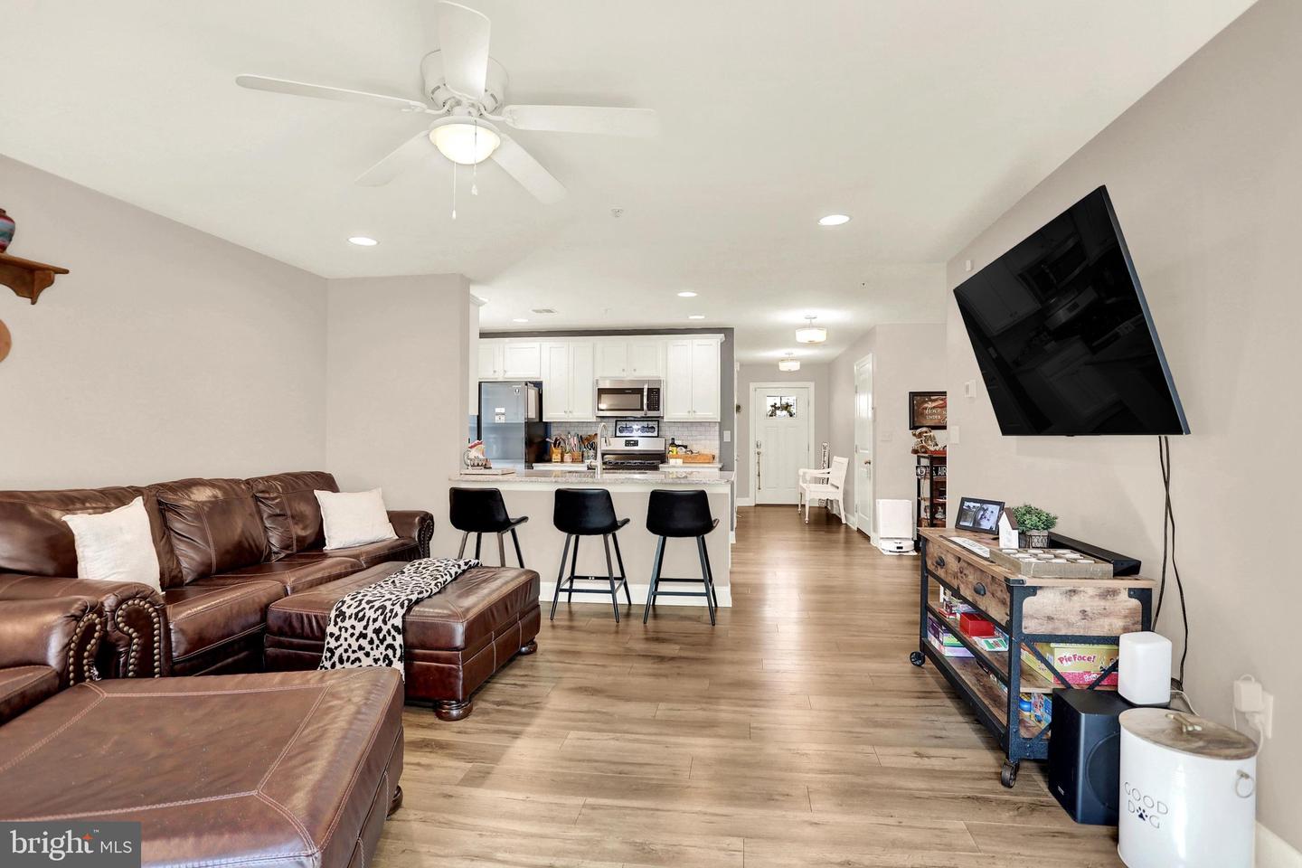 11 Group Ct — photo