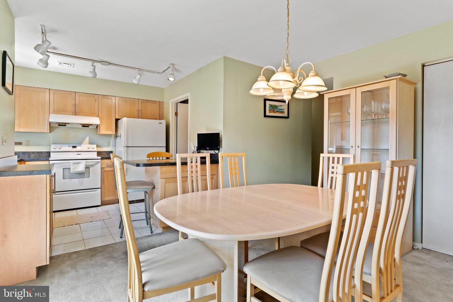 834 Lee Ln — photo