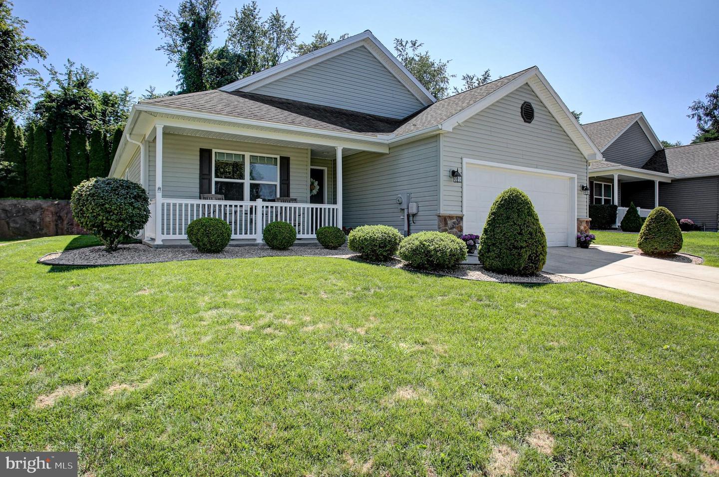 13 Colonial Ct — photo