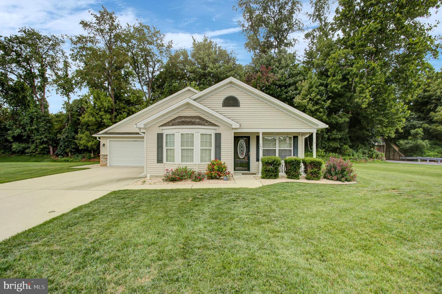 101 Colonial Ct — photo