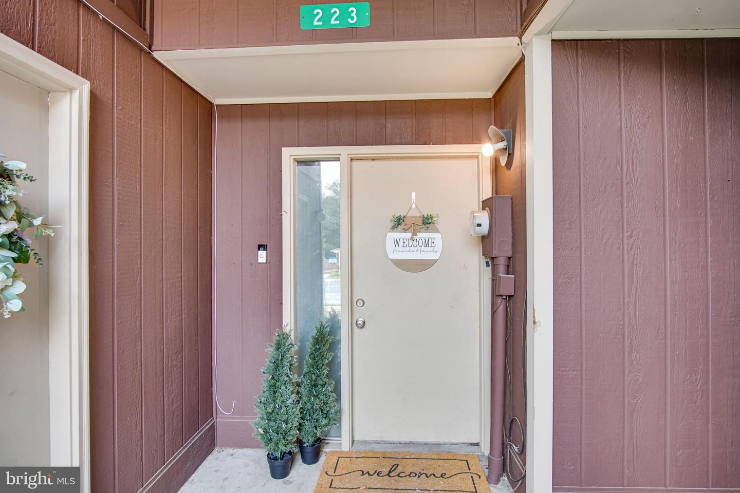 223 Lee Ct — photo