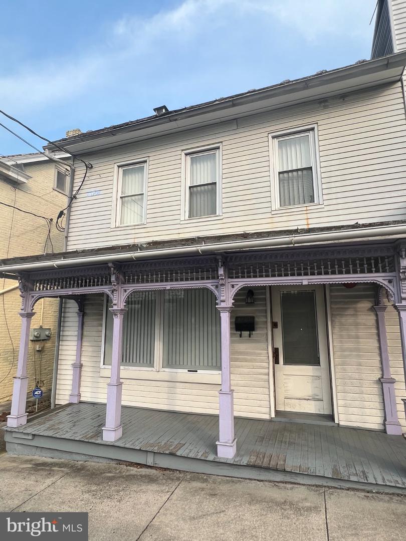 328 E. King St E — photo