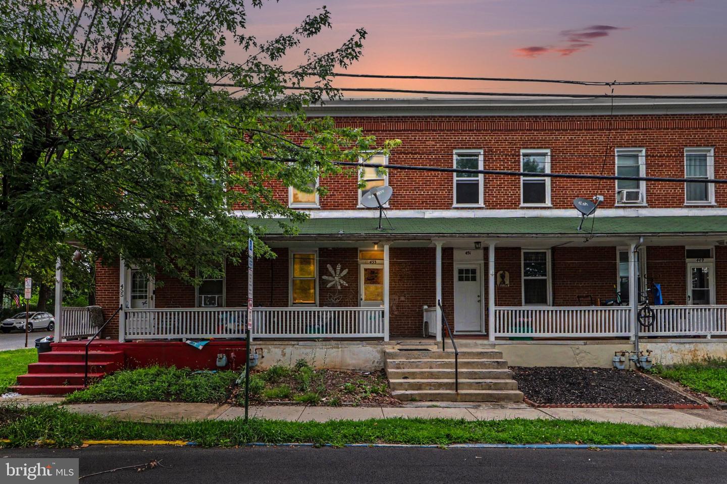 453 W Penn St — photo