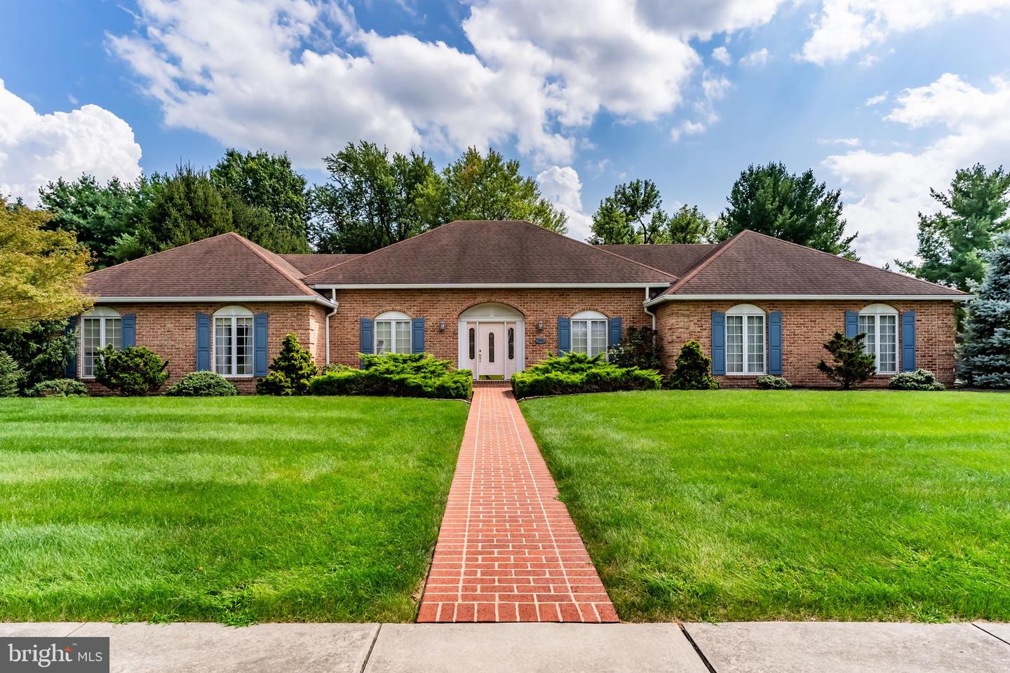 1120 Sherwood Dr — photo