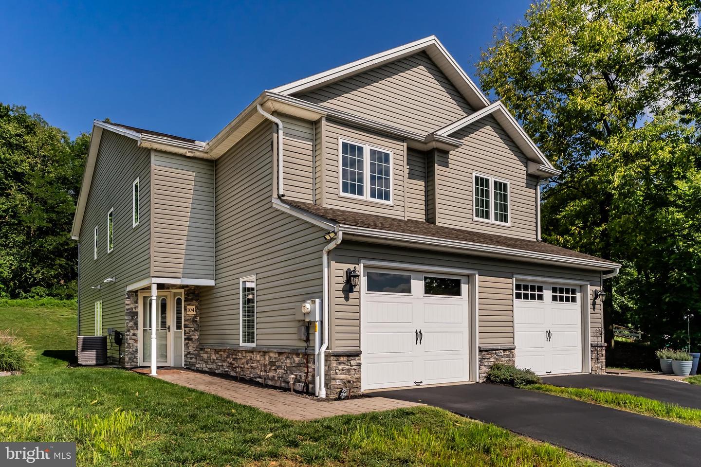 104 Dennis Dr — photo