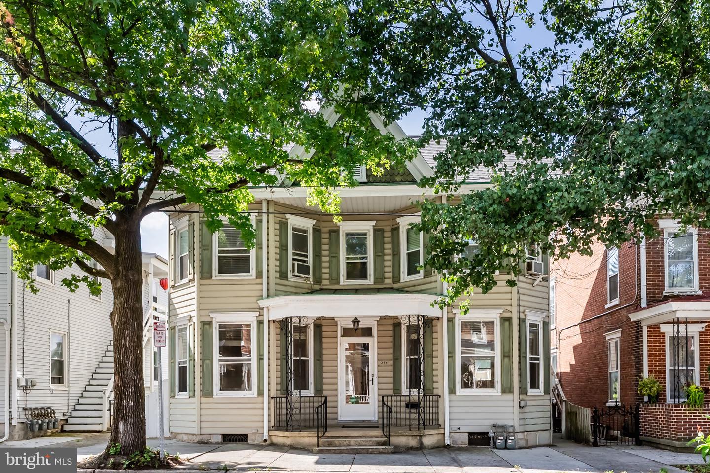 214 N College St — photo