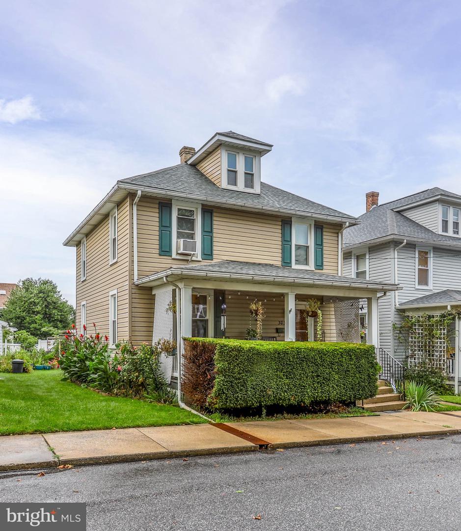 303 Walnut St — photo