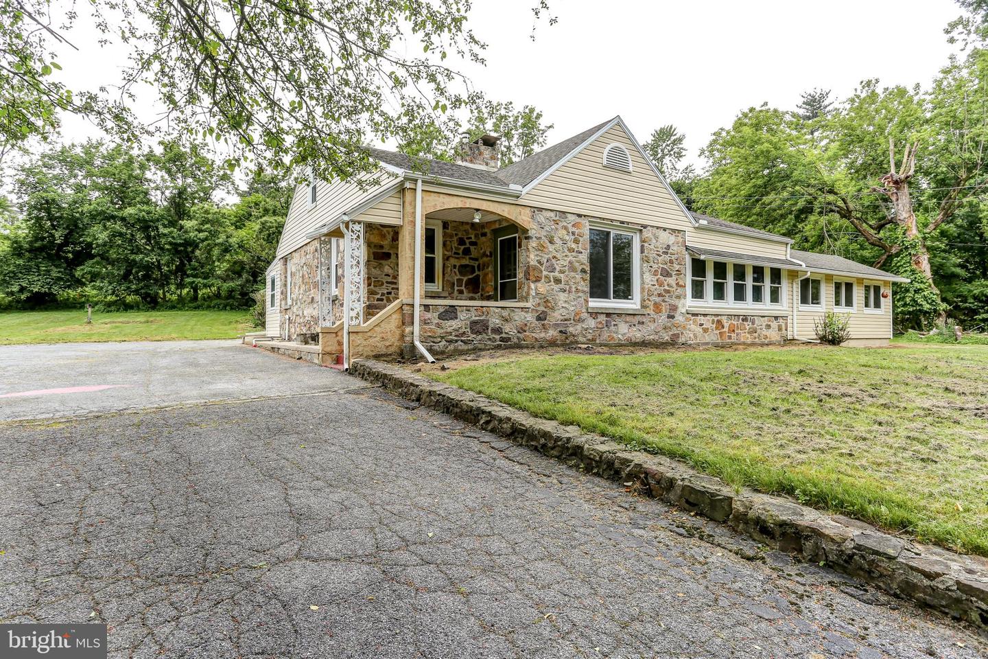 1140 Oyster Mill Rd — photo