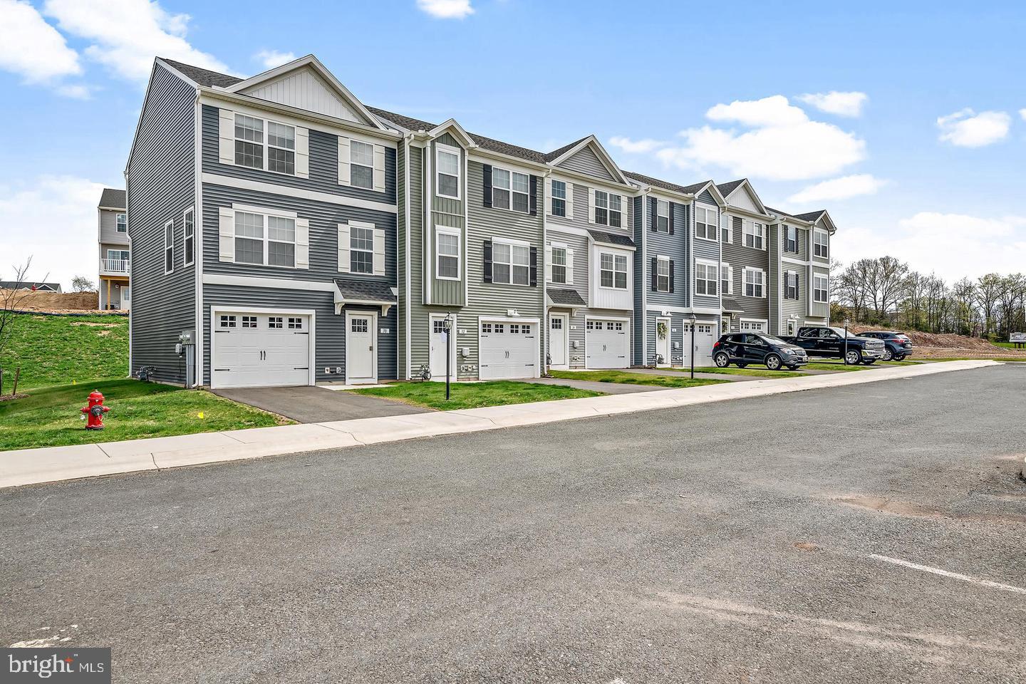 2010 Sienna Court — photo