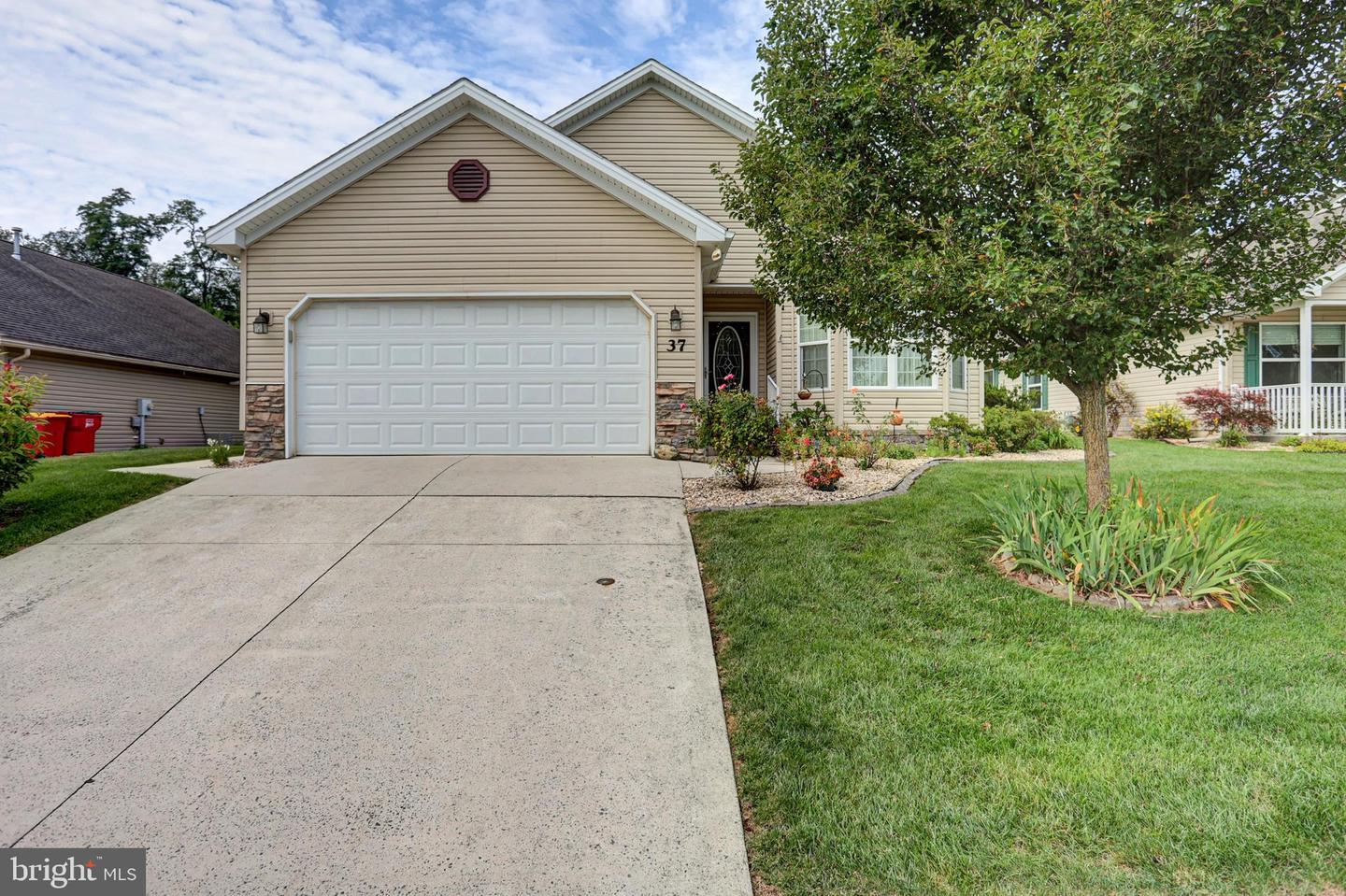 37 Colonial Ct — photo