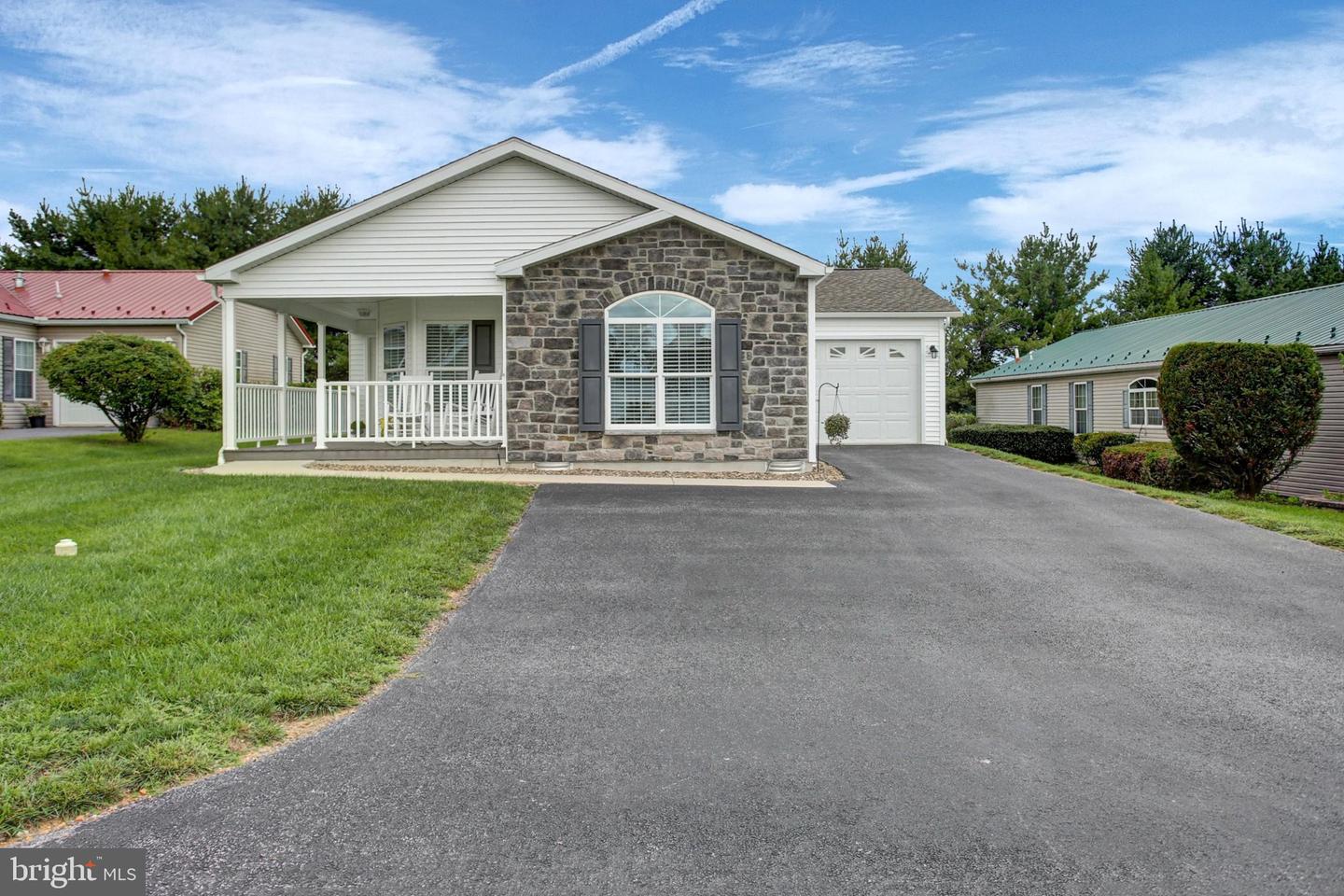 35 Michael Ct — photo