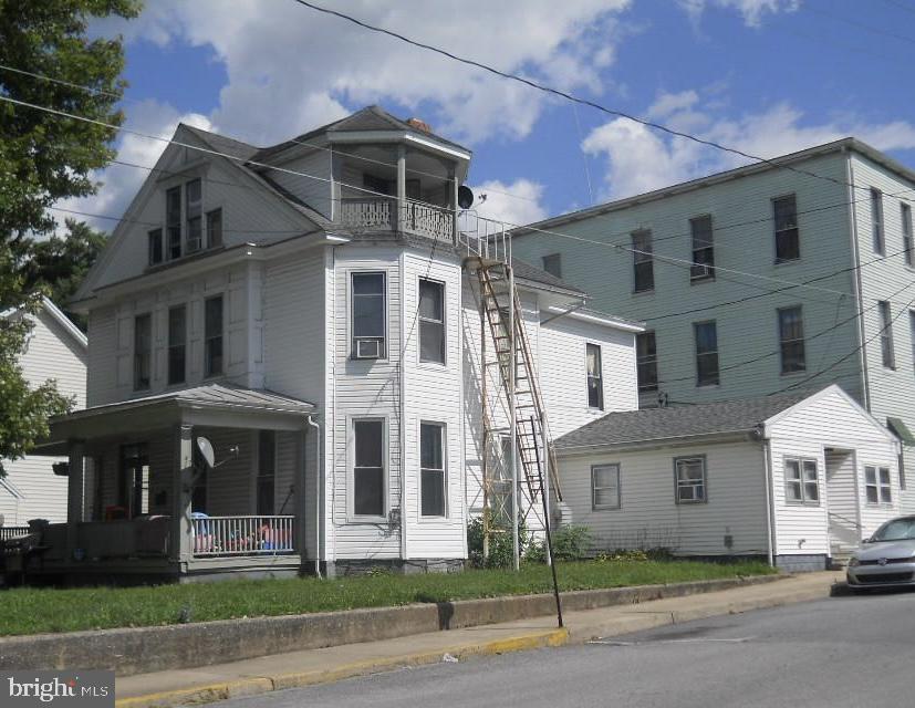 200 E Orange E — photo