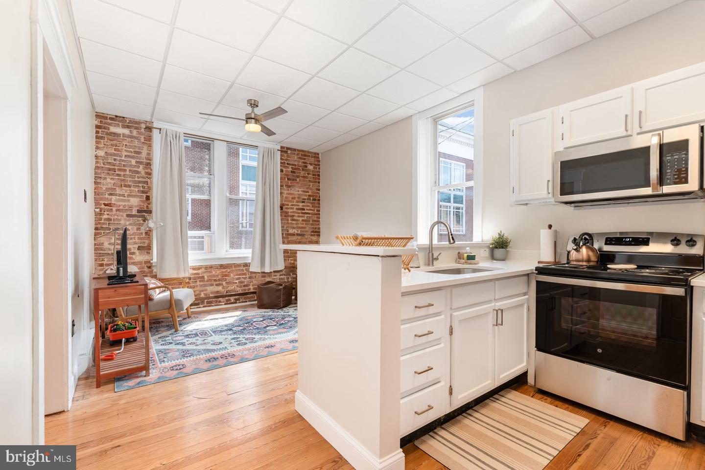 32 W High St #202 — photo