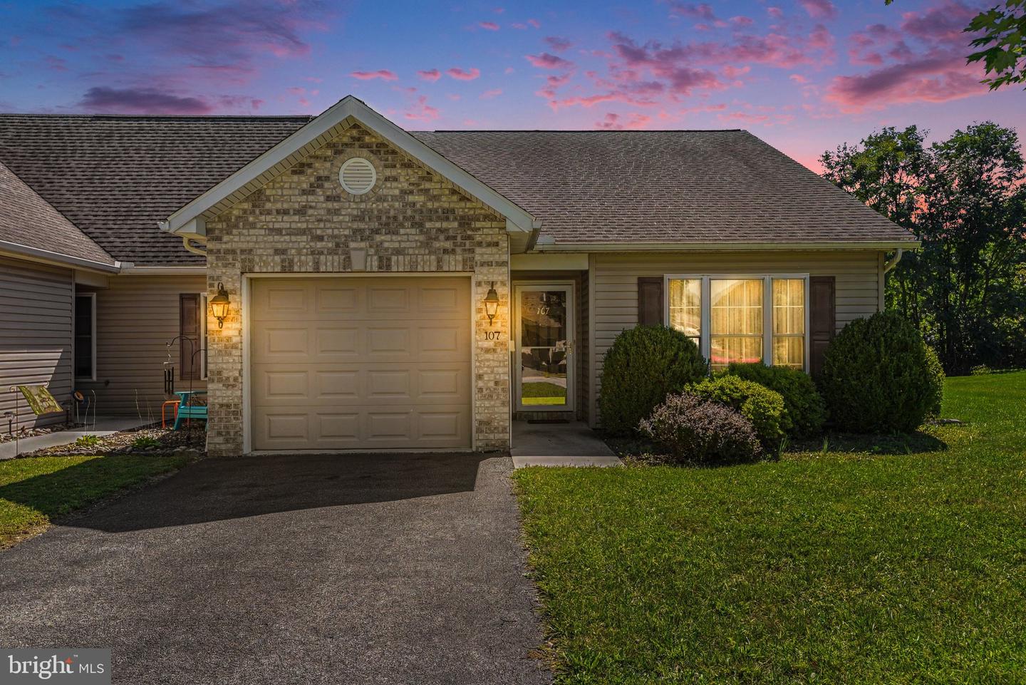 107 Touchstone Dr — photo