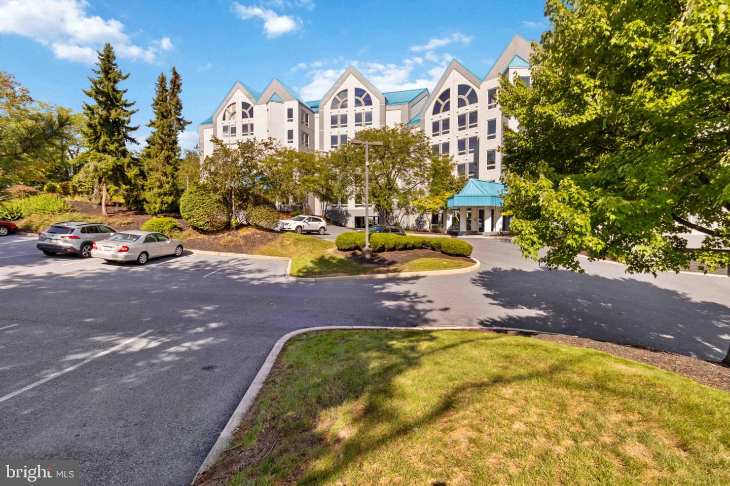 1140 Waterford — photo