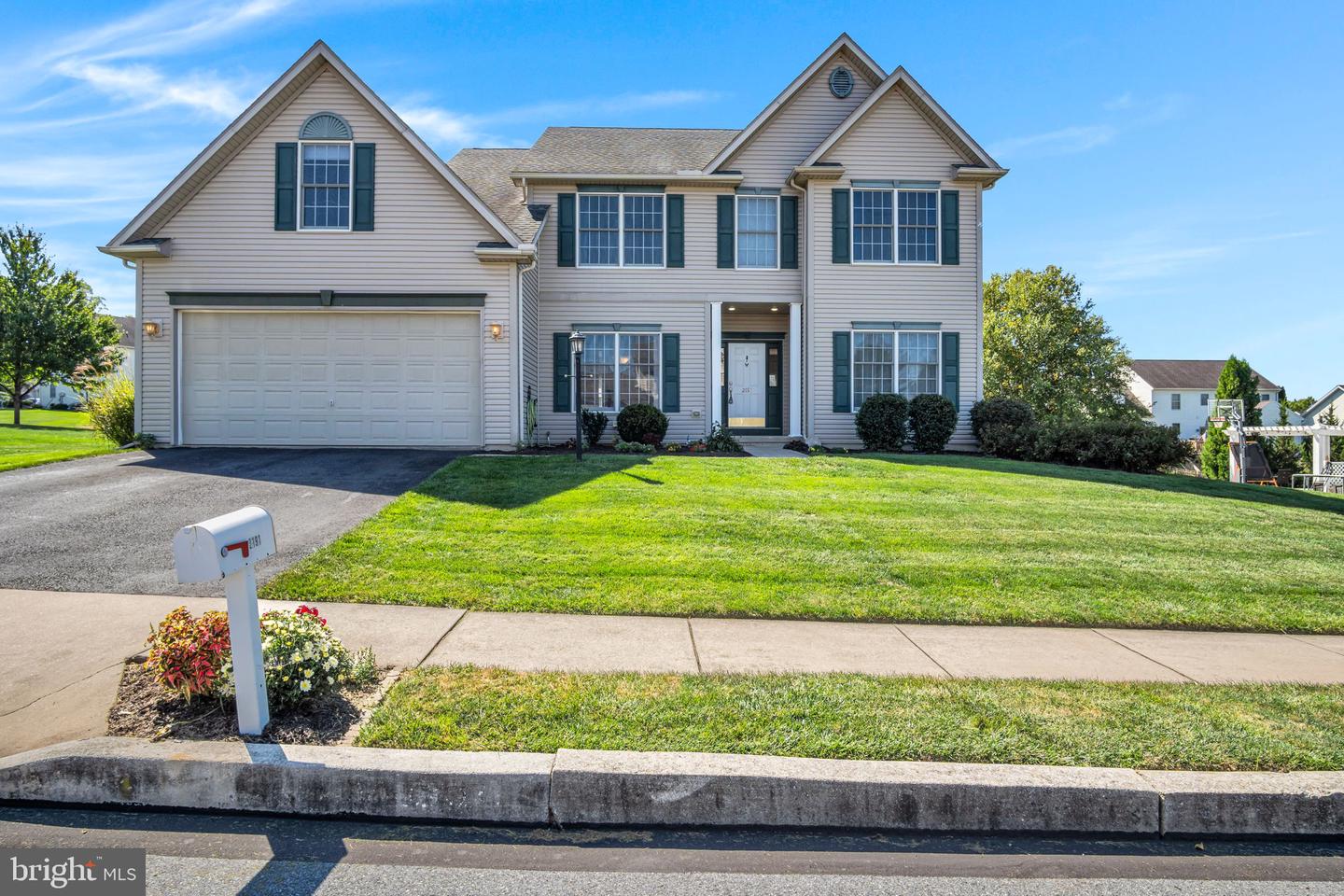2191 Canterbury Dr — photo