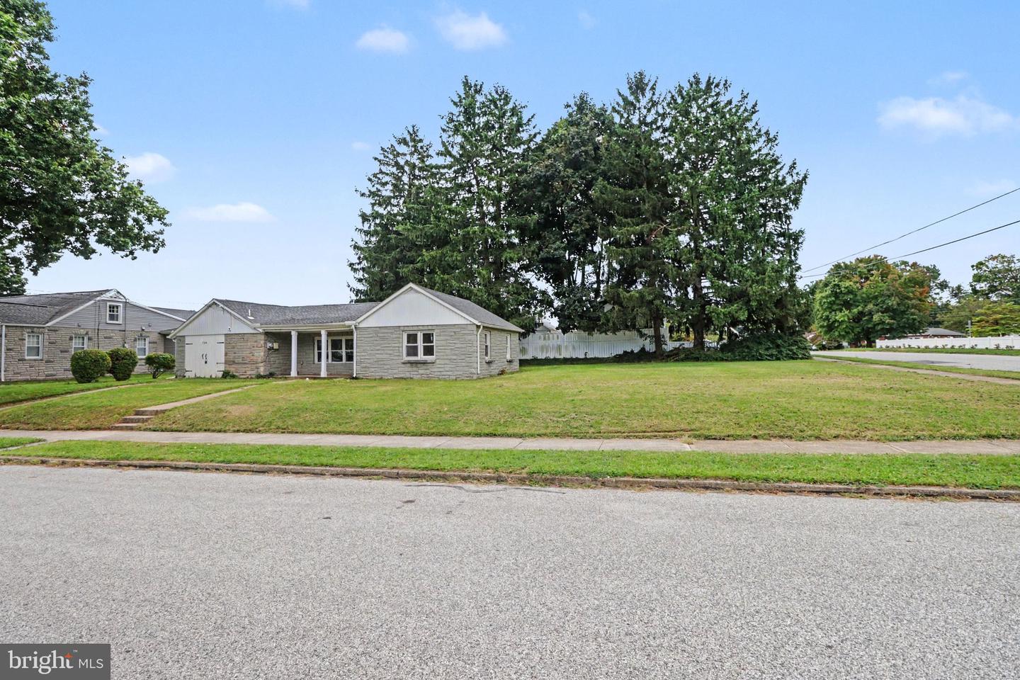 734 Elkwood Dr — photo